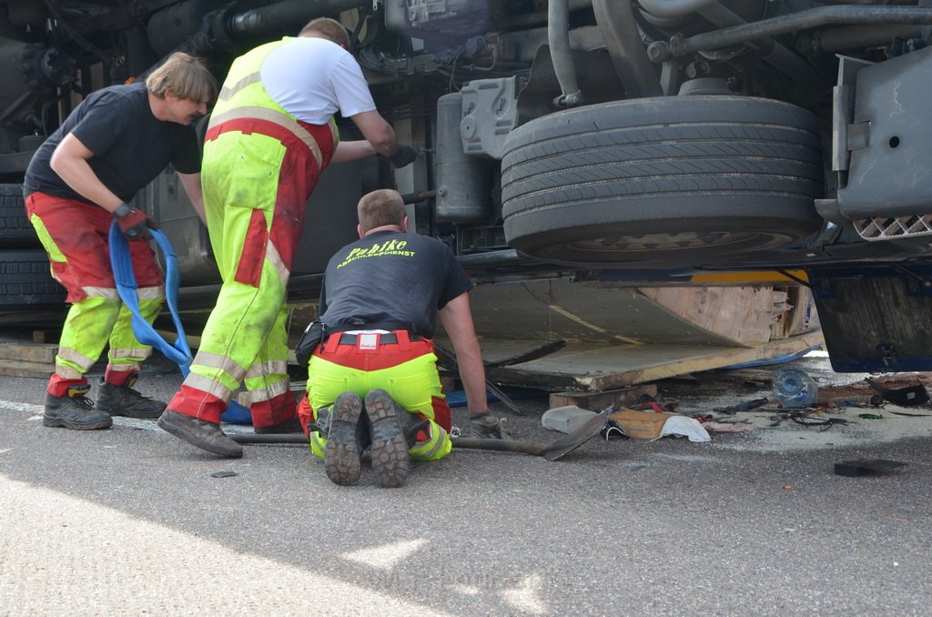 VU LKW umgestuerzt A 3 Rich Oberhausen Hoehe AS Koeln Koenigsforst P296.JPG - Miklos Laubert